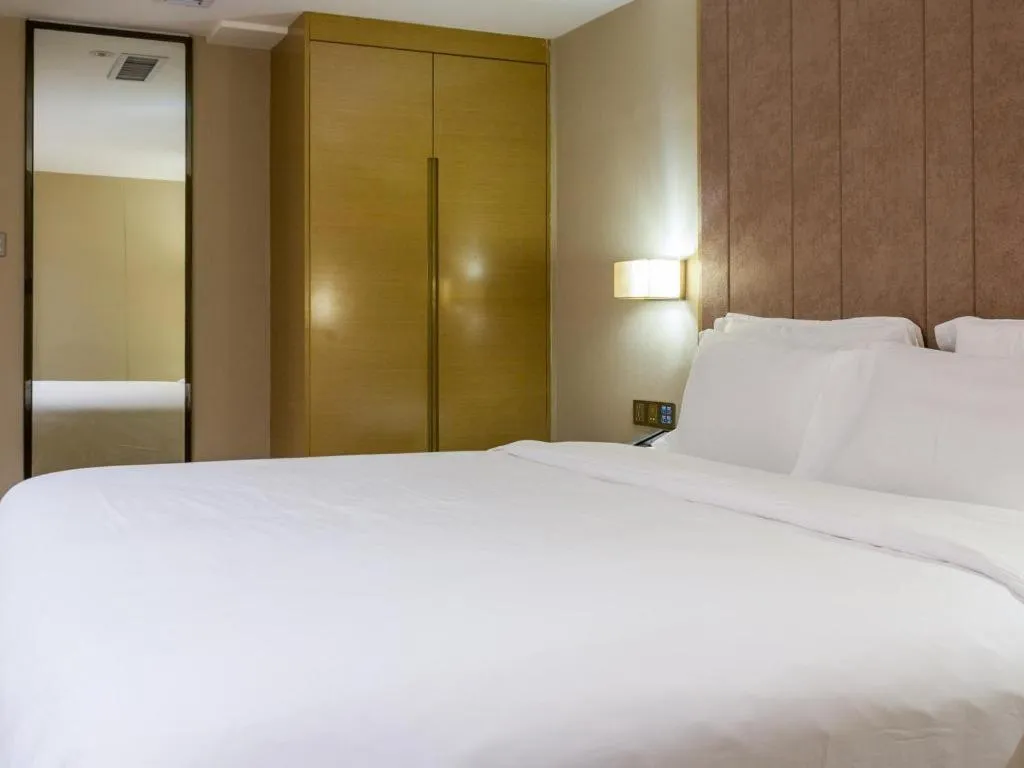 Bed in Lavande Hotel Guangzhou Tianhe Park Metro Station