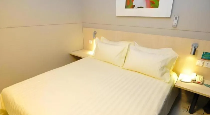 Bed in Jinjiang Inn Kunming Changshui Airport