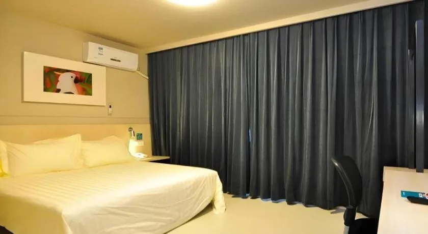 Bed in Jinjiang Inn Kunming Changshui Airport