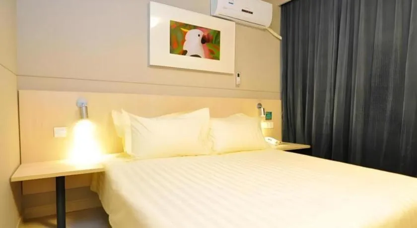 Bed in Jinjiang Inn Kunming Changshui Airport