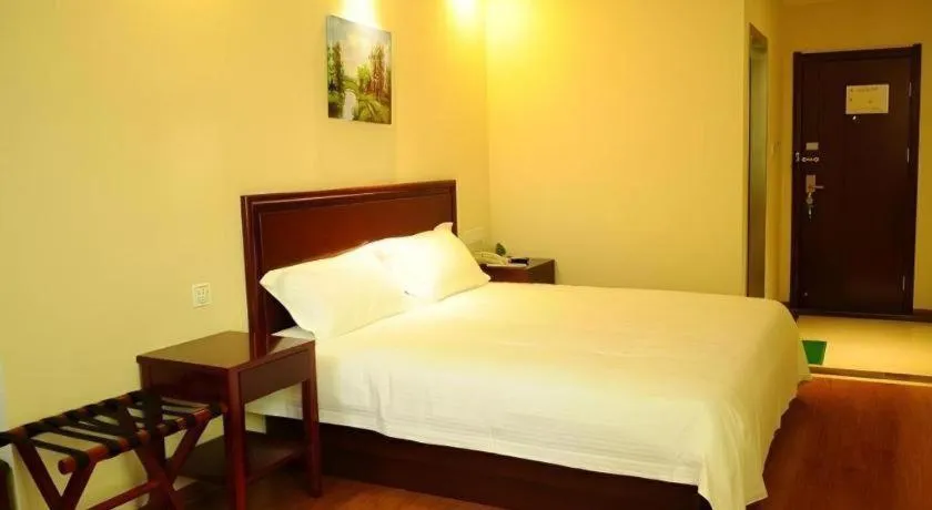 Bed in GreenTree Inn Shandong Yantai Penglai Pavilion Bus station Express Hotel