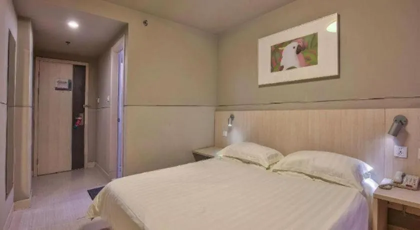 Bed in Jinjiang Inn Taizhou Huangyan Jiufeng Park