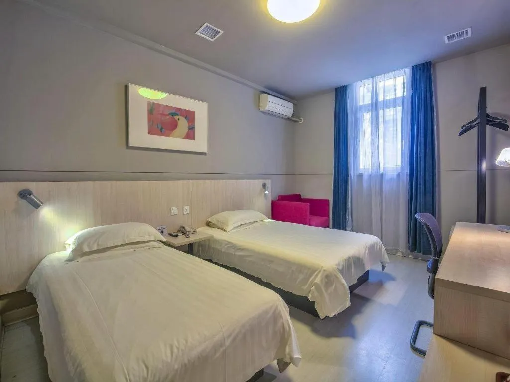 Bed in Jinjiang Inn Taizhou Huangyan Jiufeng Park