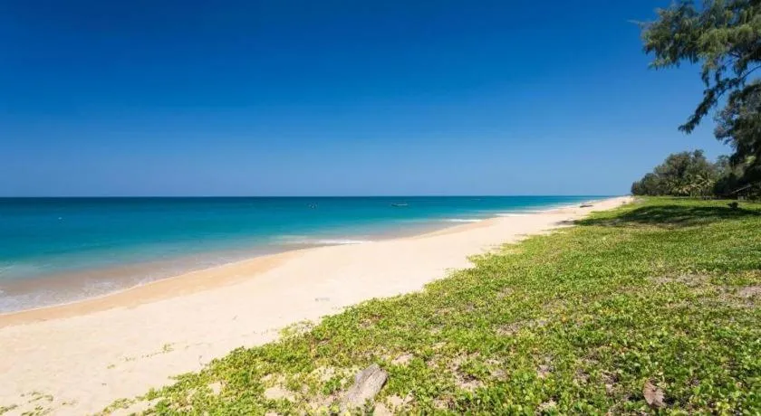 At night Airport Resort