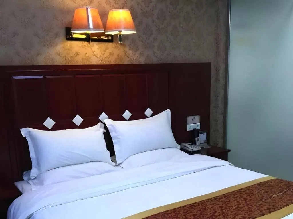 Bed in Shell Hotel Taiyuan South Railway Station New Southeast Bus Station