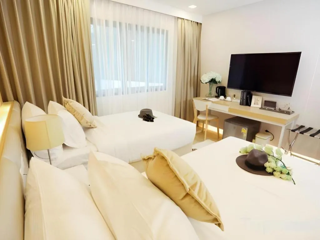 Bed in Thaisun Bangkok Hotel