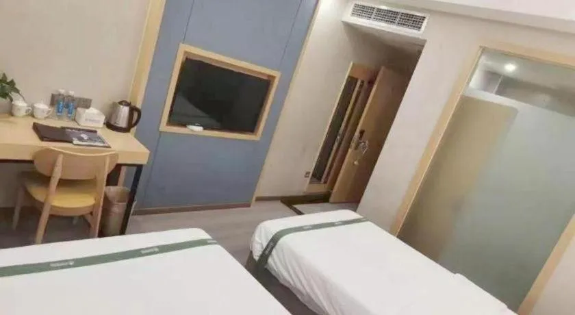 Bed in GreenTree Inn Guiyang Wudang District High-speed Railway East Station