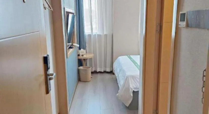 Bed in GreenTree Inn Guiyang Wudang District High-speed Railway East Station