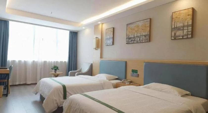 Bed in GreenTree Inn Guiyang Wudang District High-speed Railway East Station