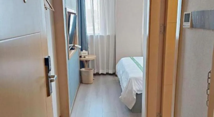 Bed in GreenTree Inn Guiyang Wudang District High-speed Railway East Station