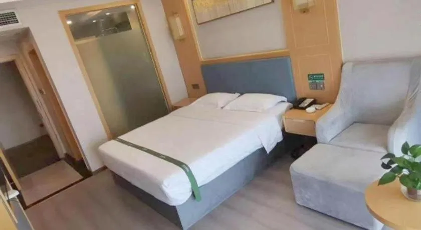 Bed in GreenTree Inn Guiyang Wudang District High-speed Railway East Station