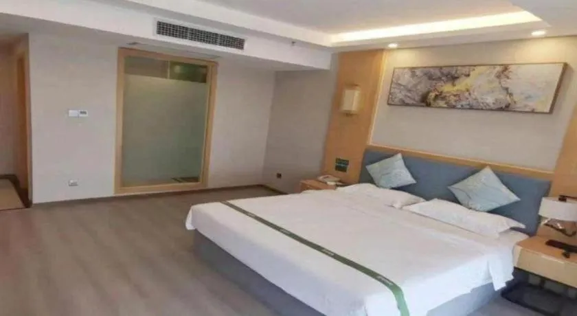 Bed in GreenTree Inn Guiyang Wudang District High-speed Railway East Station