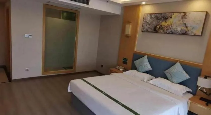 Bed in GreenTree Inn Guiyang Wudang District High-speed Railway East Station