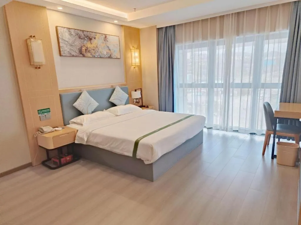 Bed in GreenTree Inn Guiyang Wudang District High-speed Railway East Station