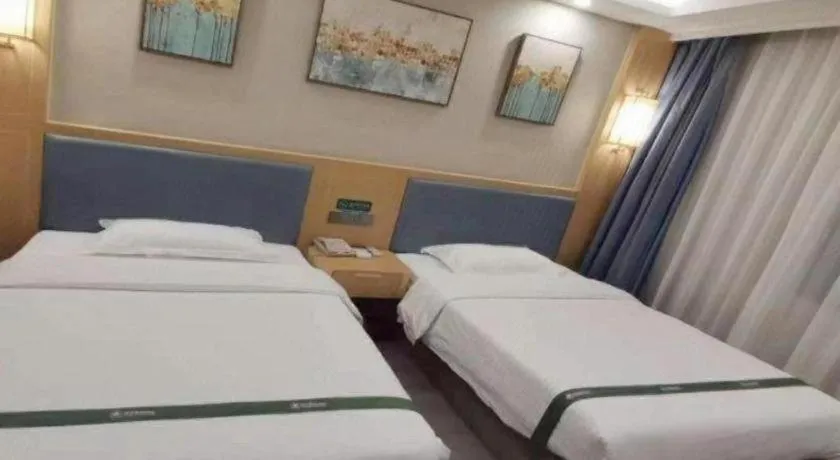 Bed in GreenTree Inn Guiyang Wudang District High-speed Railway East Station