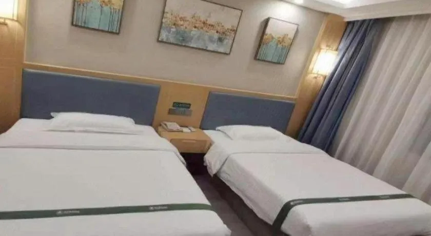 Bed in GreenTree Inn Guiyang Wudang District High-speed Railway East Station