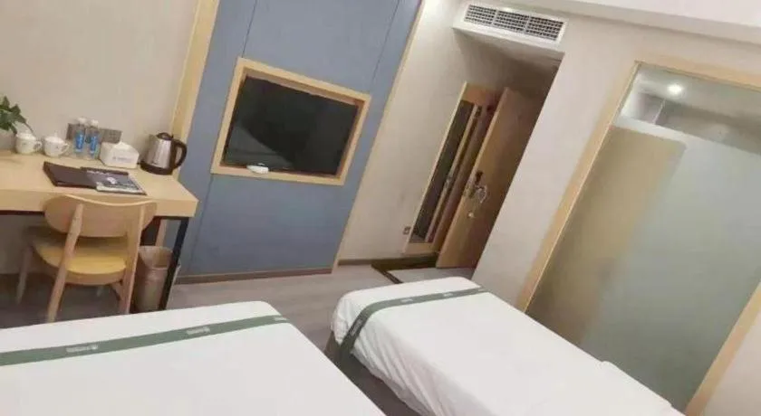 Bed in GreenTree Inn Guiyang Wudang District High-speed Railway East Station
