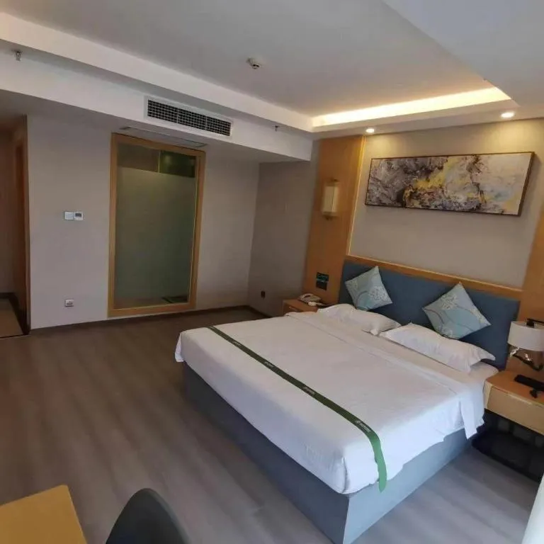 Bed in GreenTree Inn Guiyang Wudang District High-speed Railway East Station