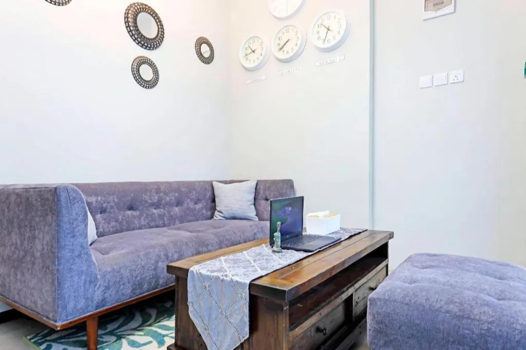 Capital O 91407 Kb Luxury Hostel