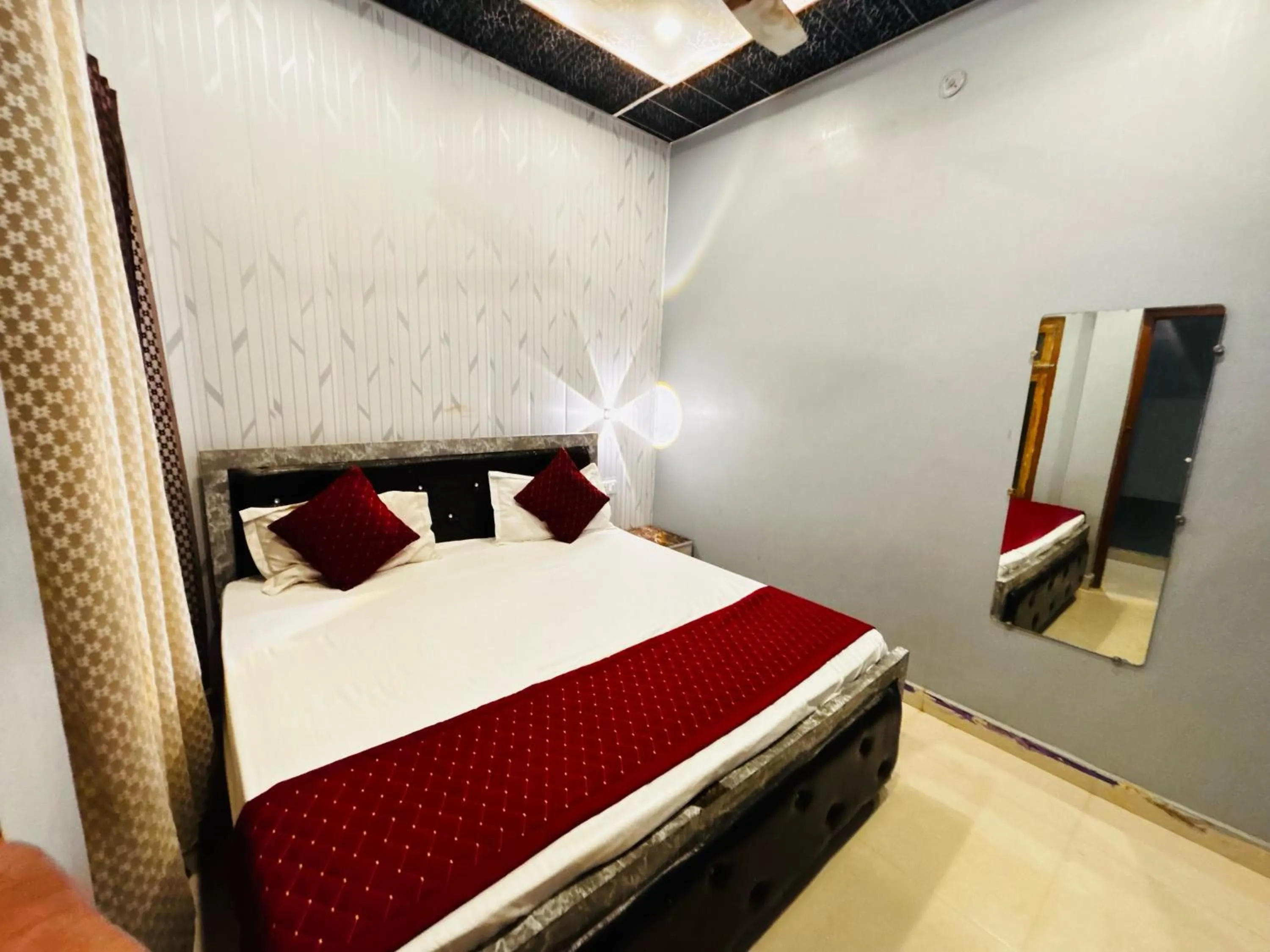 Bedroom, Bed in Hotel O Suryavanshi Palace