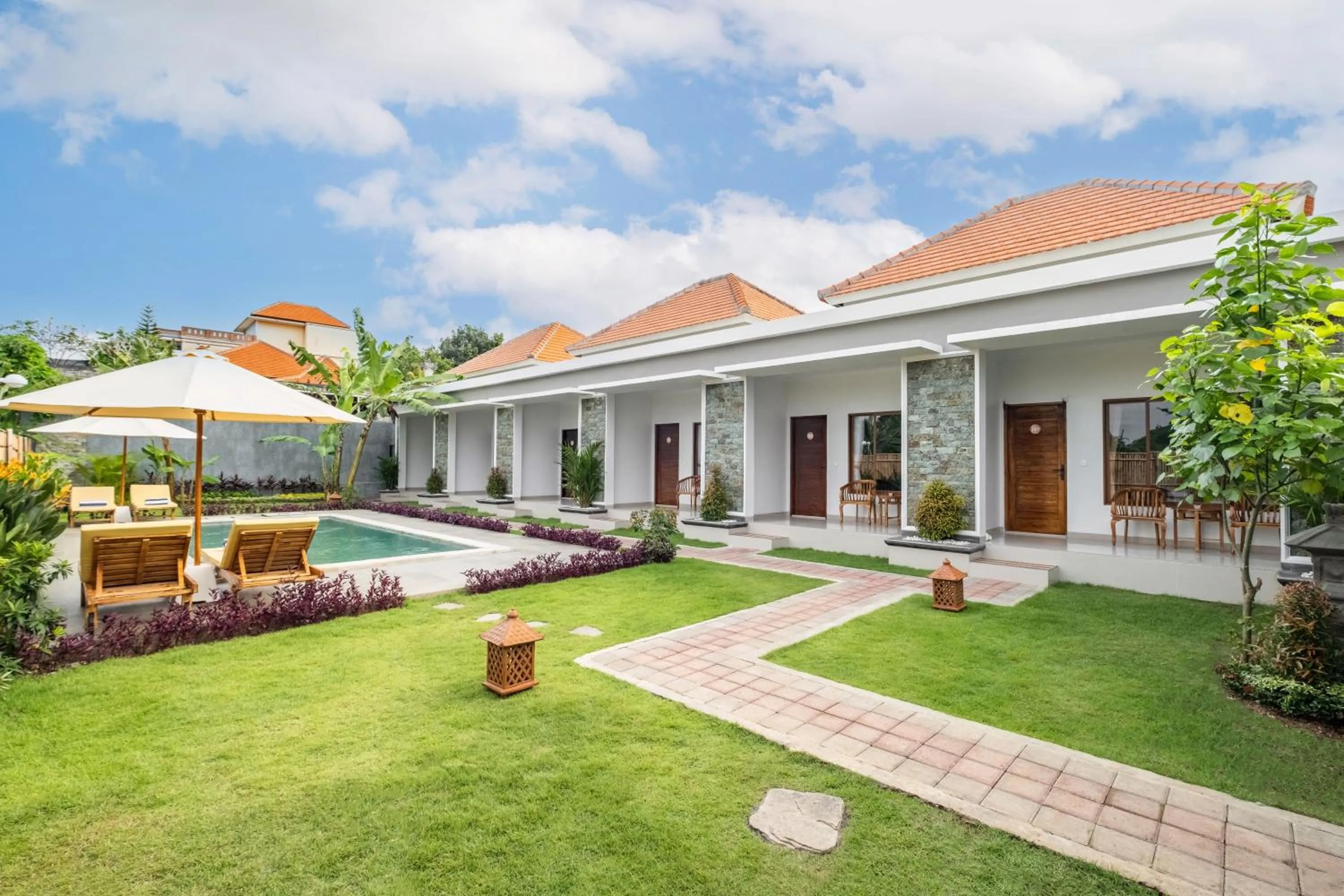 Garden view in Cove Dmali