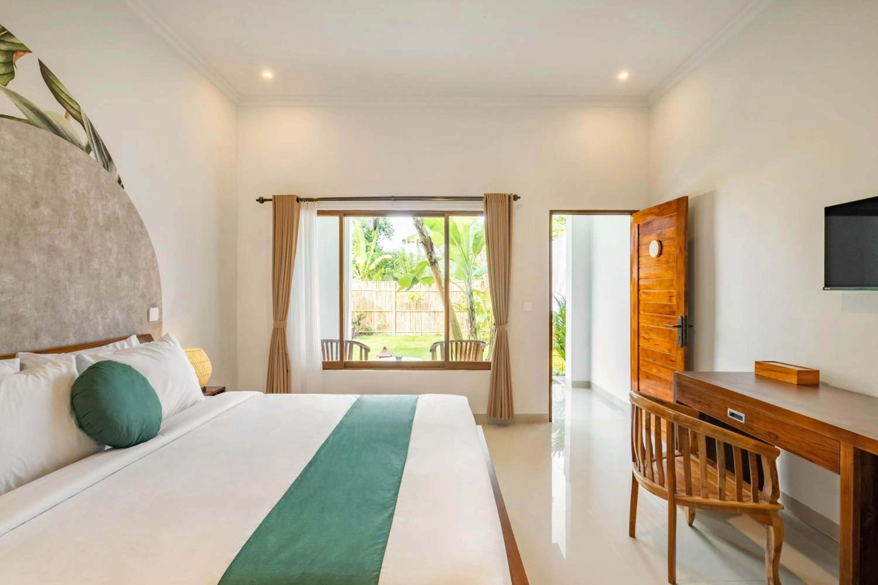 Photo of the whole room, Bed in Cove Dmali