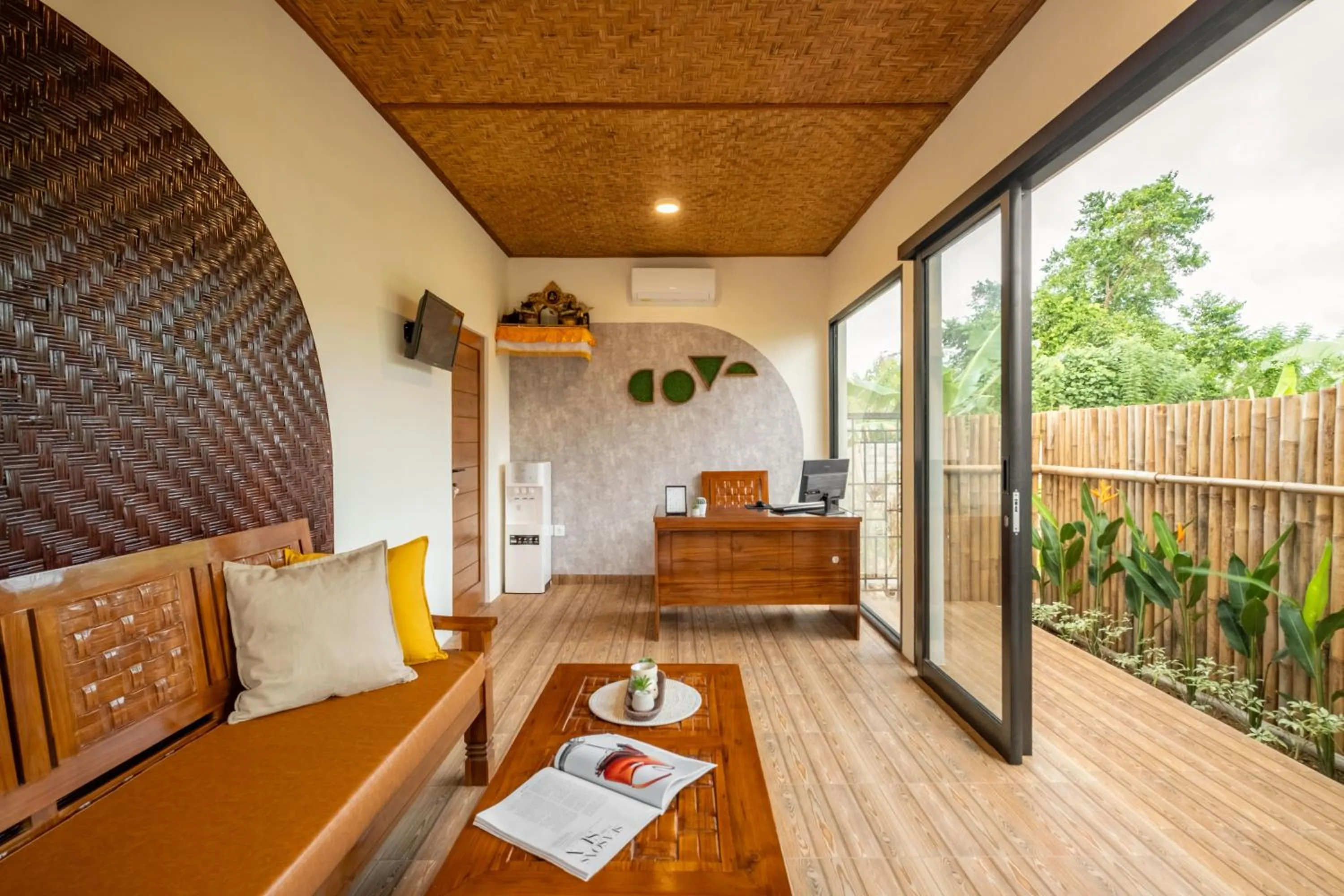 Lobby or reception in Cove Dmali