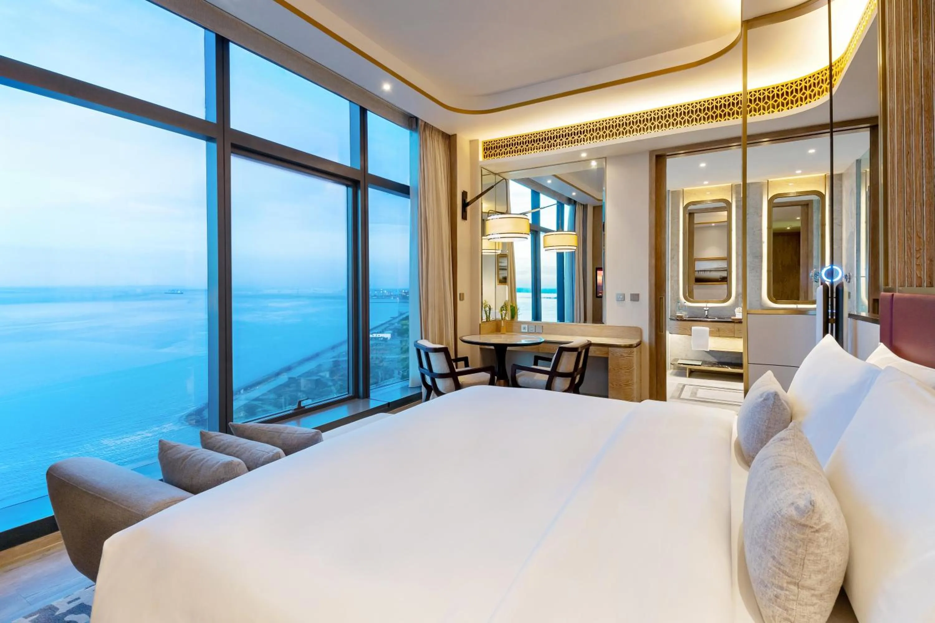 Bed in NUSTAR Hotel Cebu