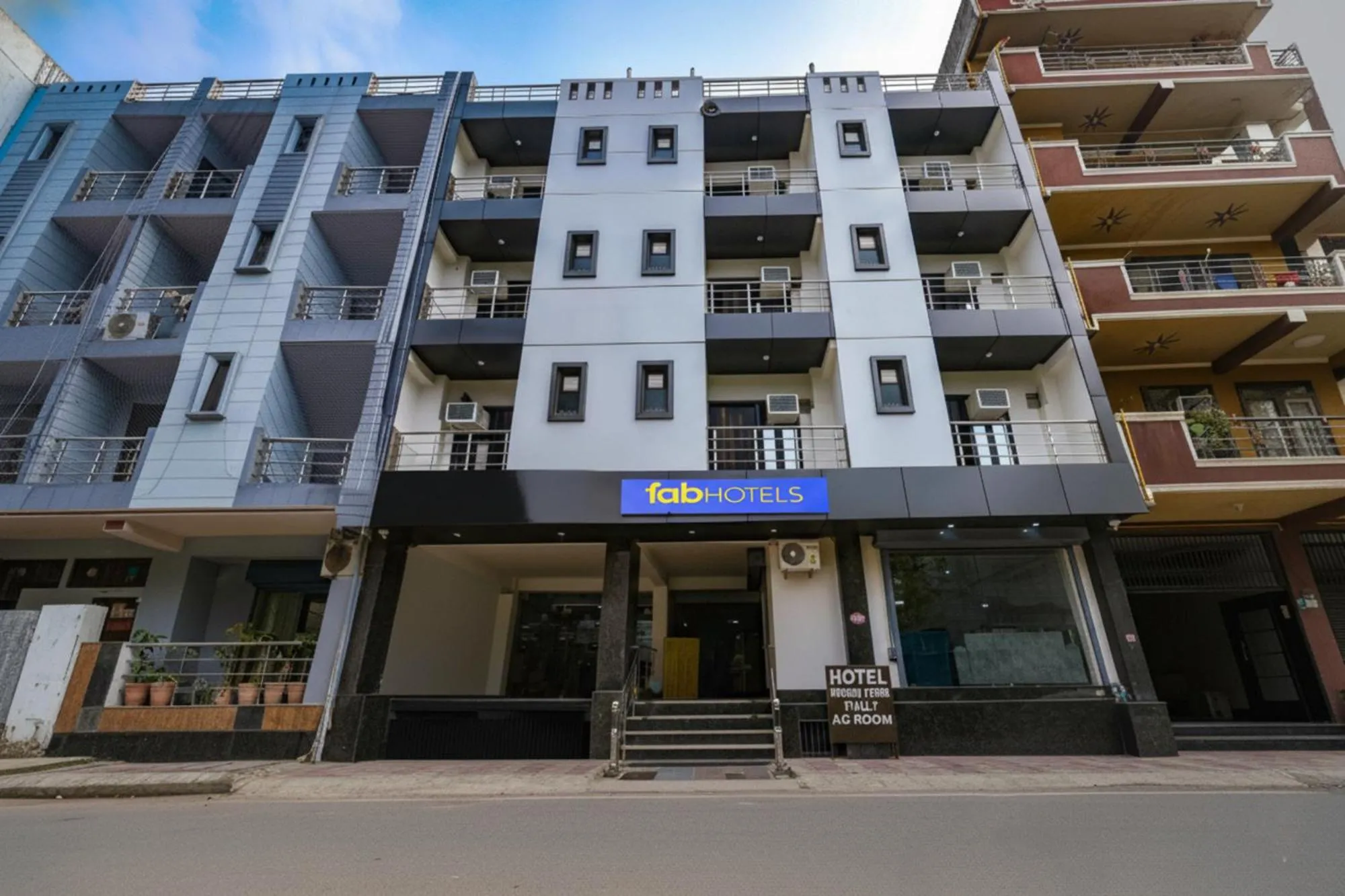 Property building in FabHotel The Yashobhumi - Nr Yashobhoomi Convention Centre