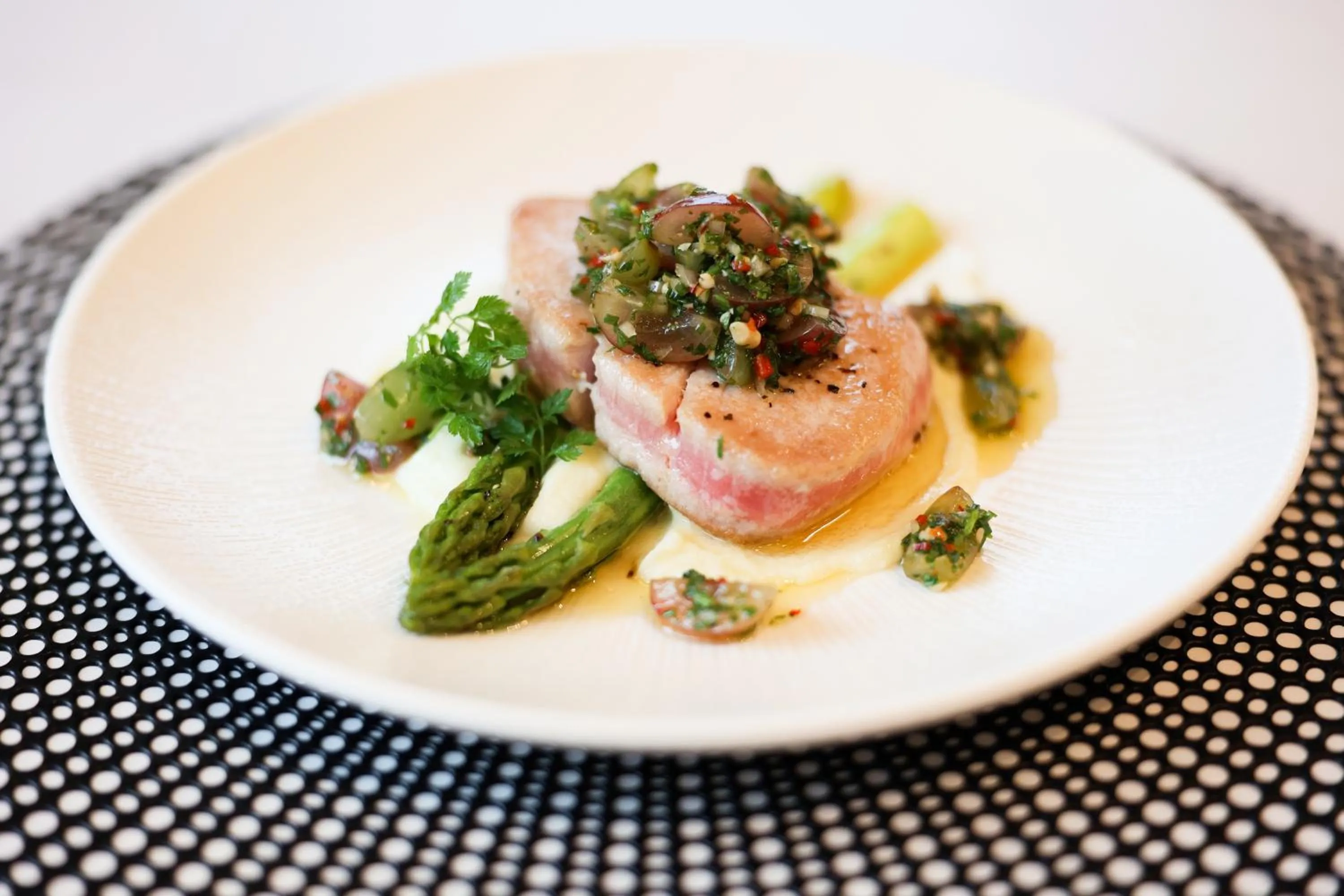 Restaurant/places to eat in Suncity Hotel & SPA