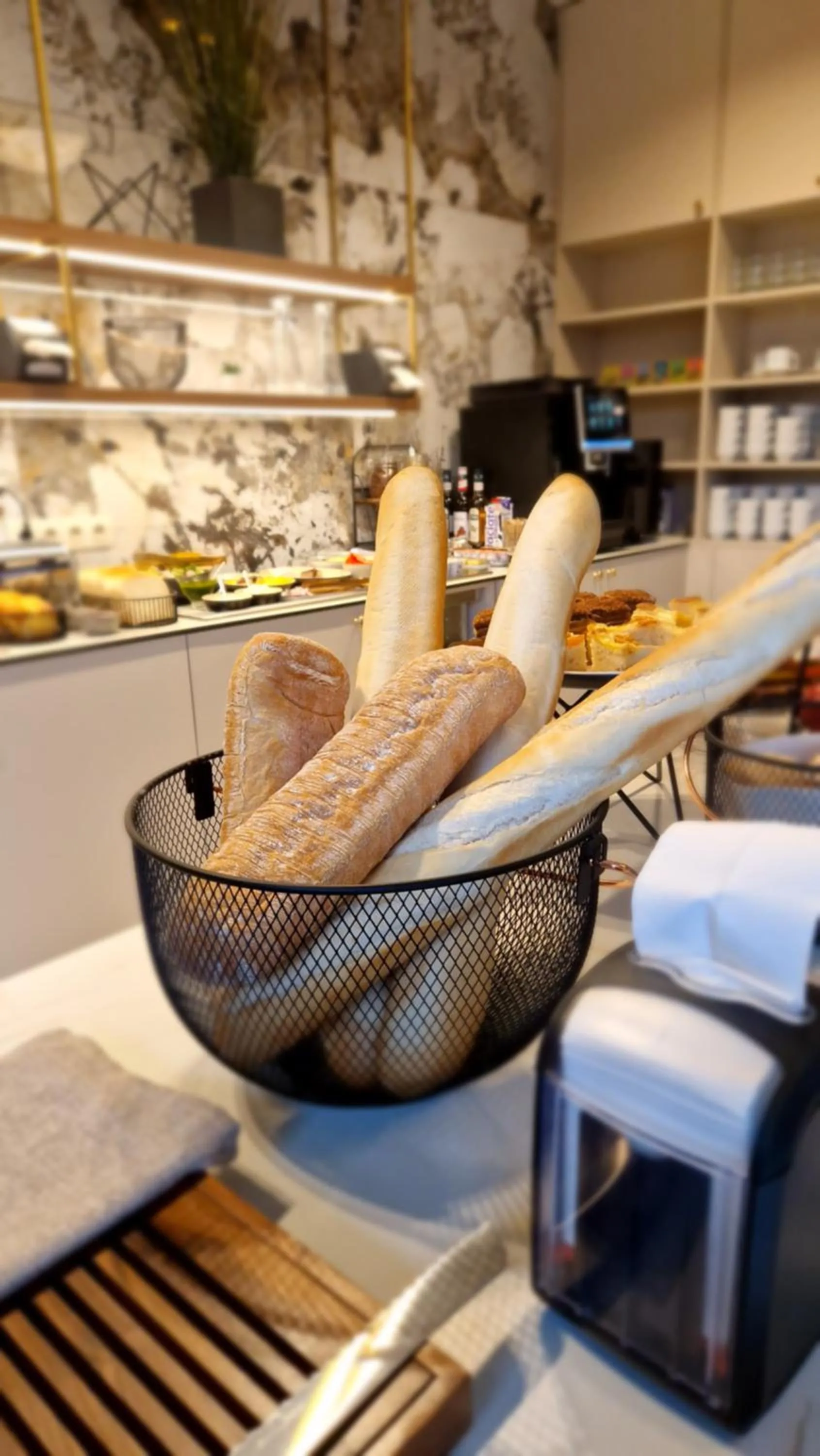 Restaurant/places to eat in Suncity Hotel & SPA