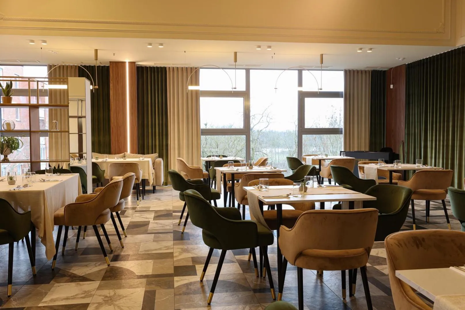 Restaurant/places to eat in Suncity Hotel & SPA