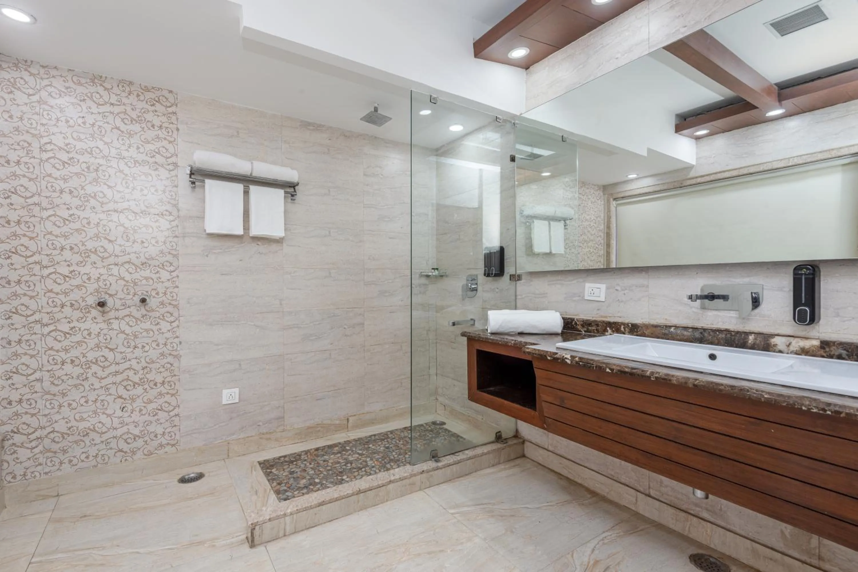 Lawrence Solitaire Resort, Mall road, Mussoorie