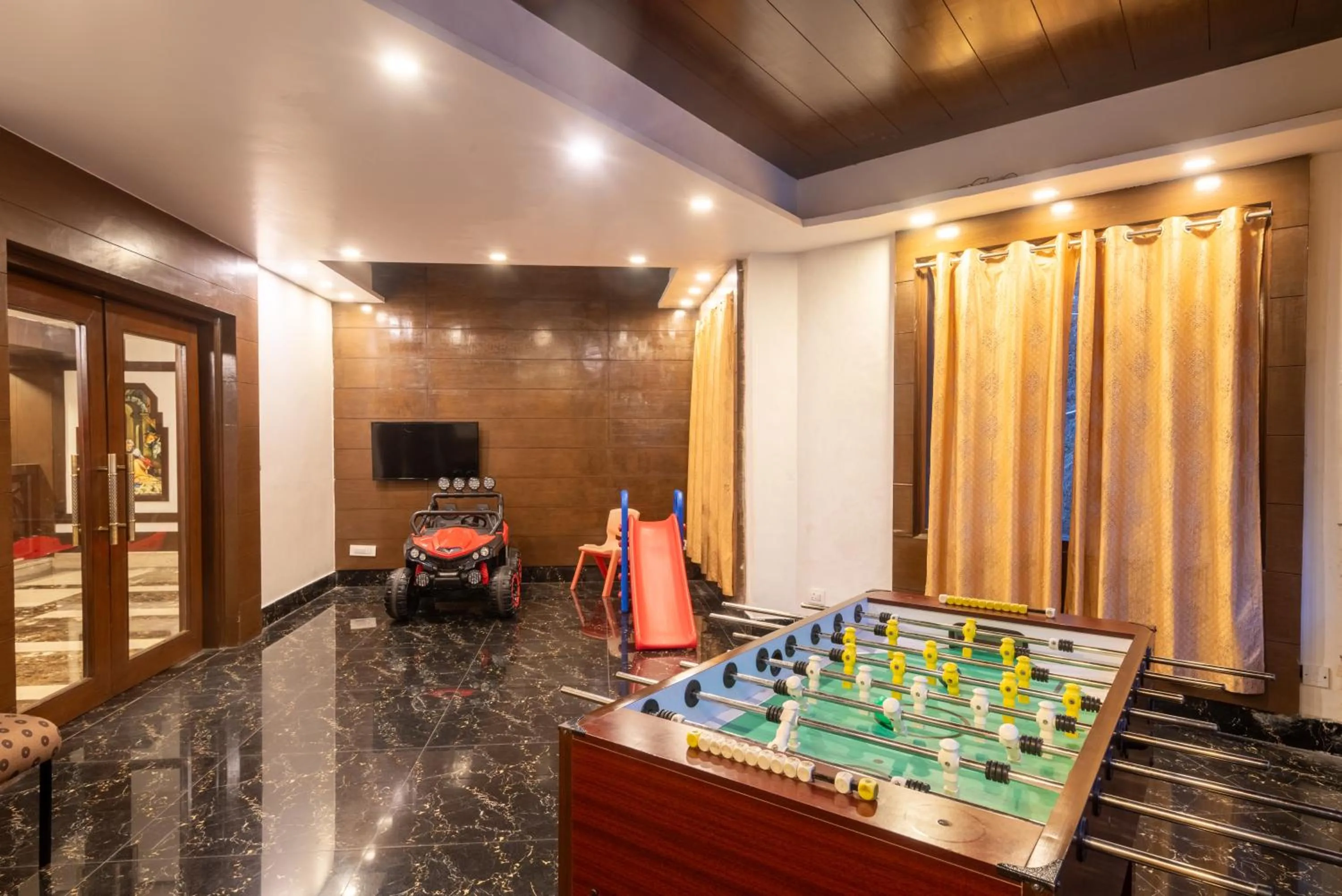 Lawrence Solitaire Resort, Mall road, Mussoorie