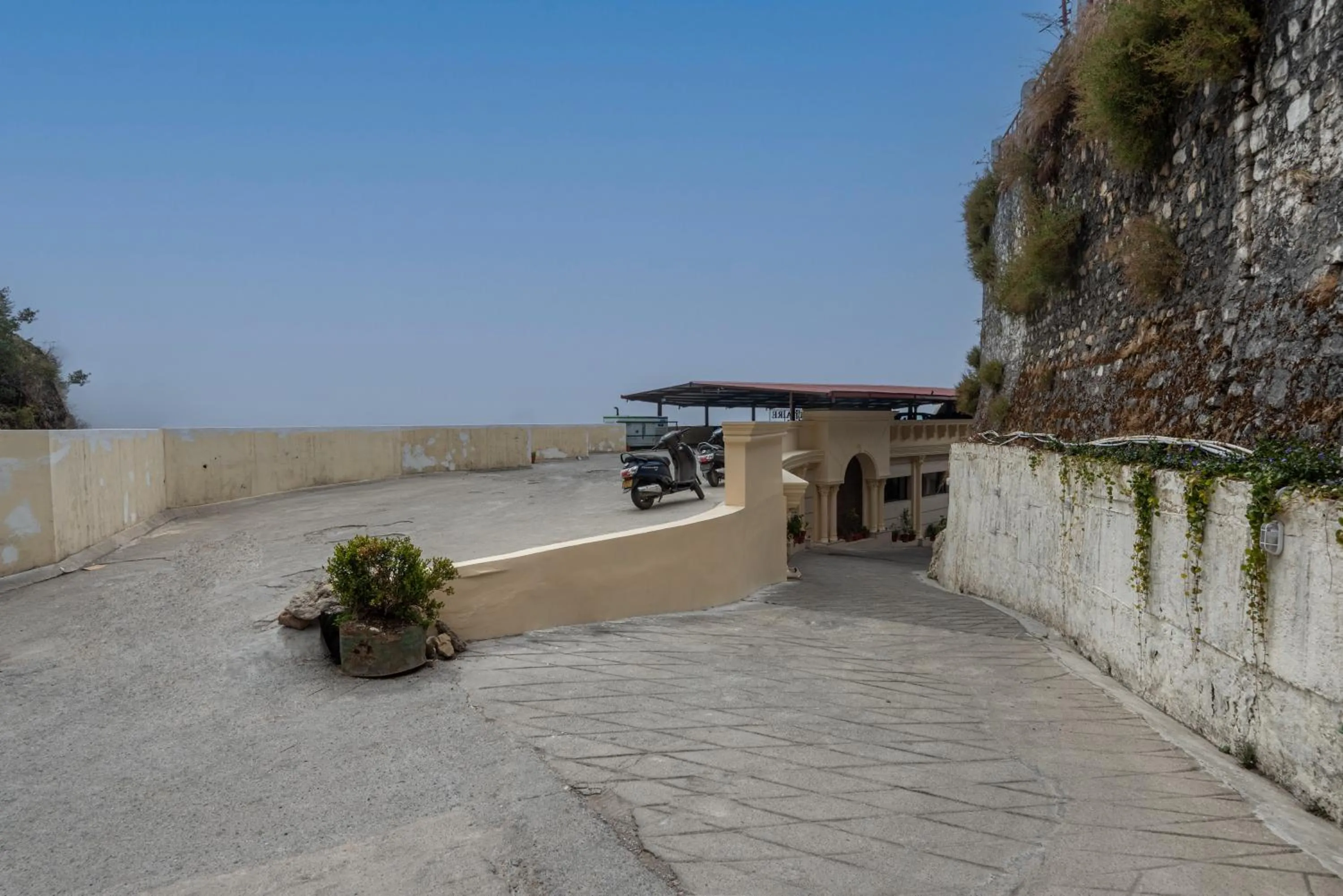 Lawrence Solitaire Resort, Mall road, Mussoorie