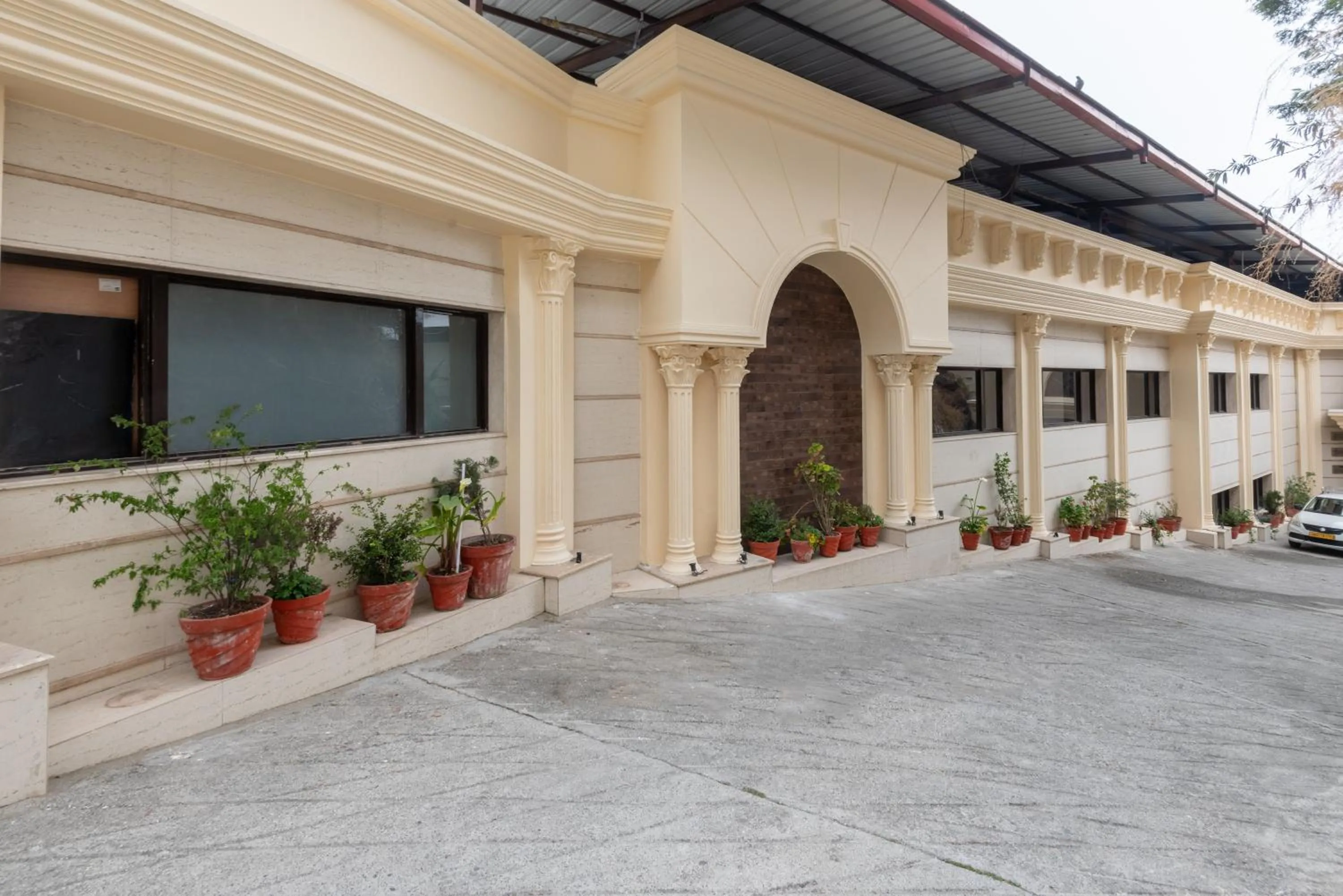 Lawrence Solitaire Resort, Mall road, Mussoorie