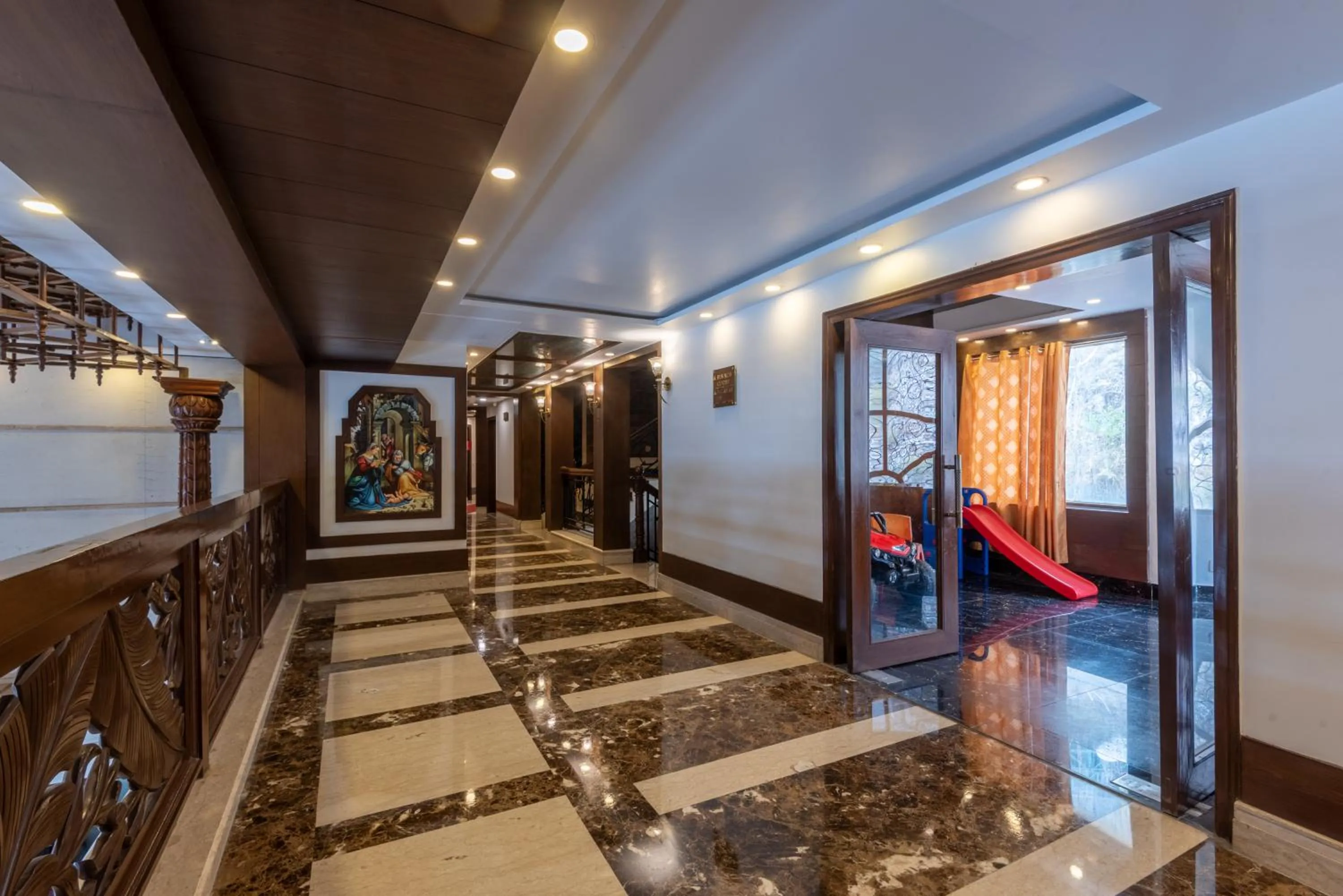 Lawrence Solitaire Resort, Mall road, Mussoorie