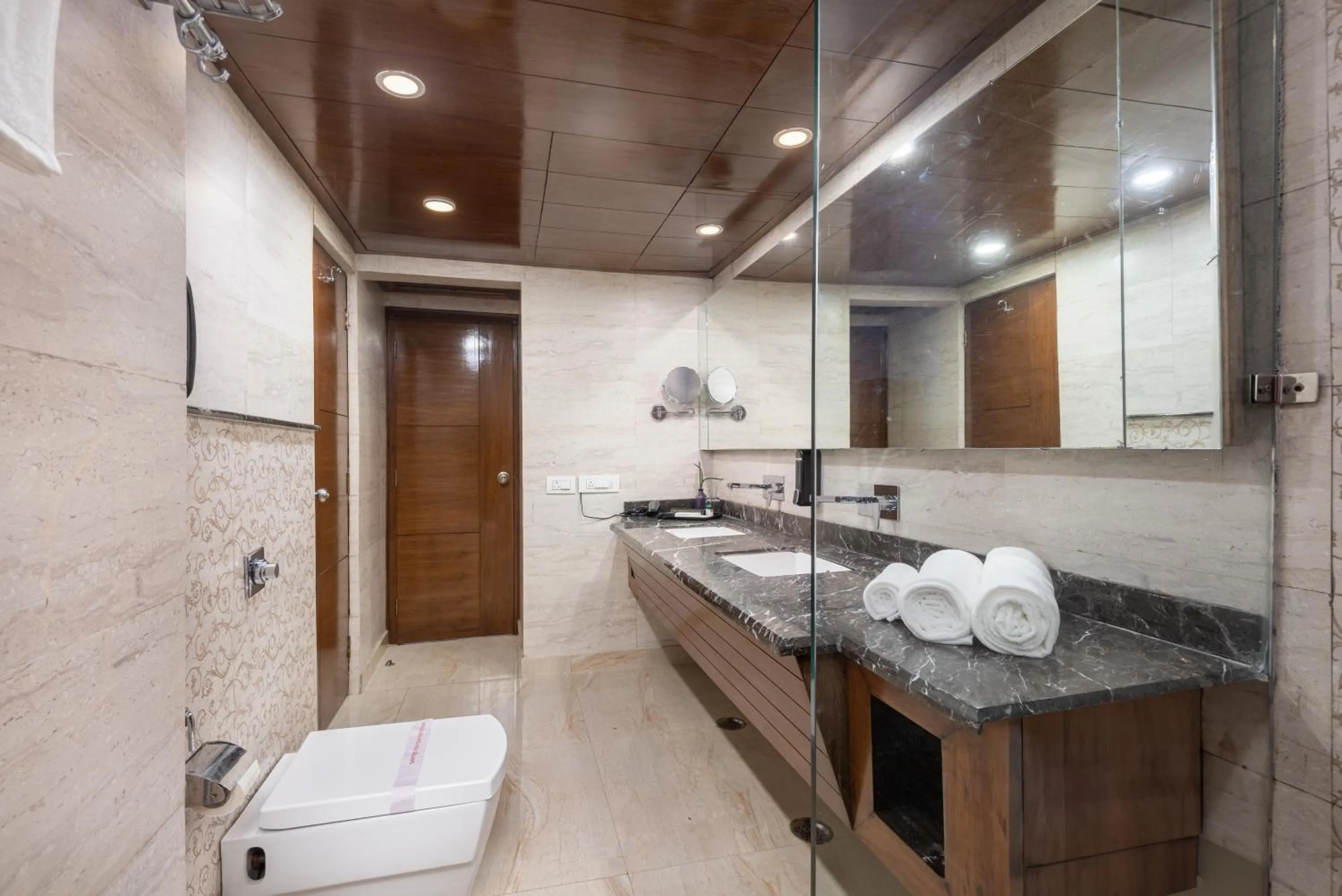 Lawrence Solitaire Resort, Mall road, Mussoorie