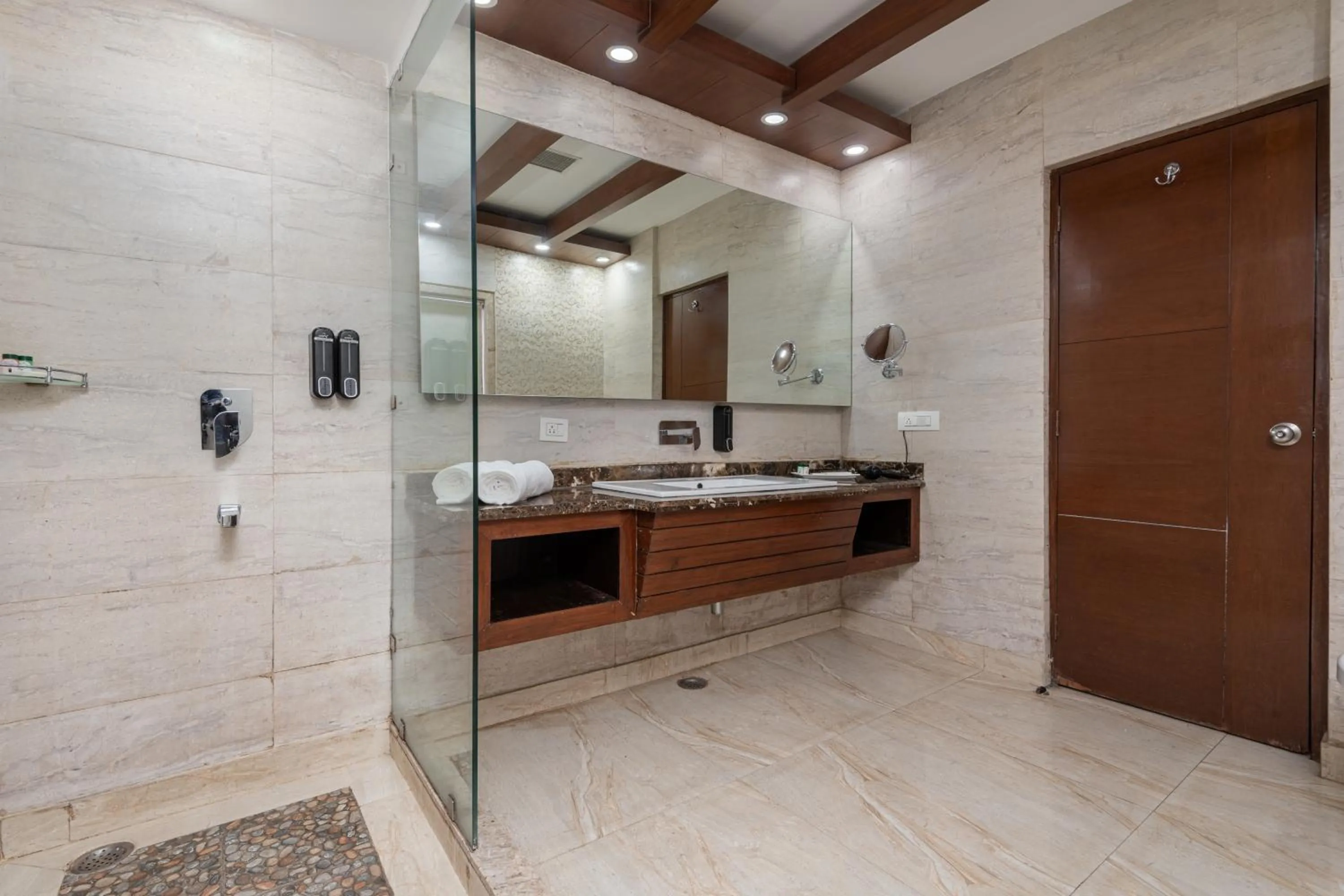 Lawrence Solitaire Resort, Mall road, Mussoorie