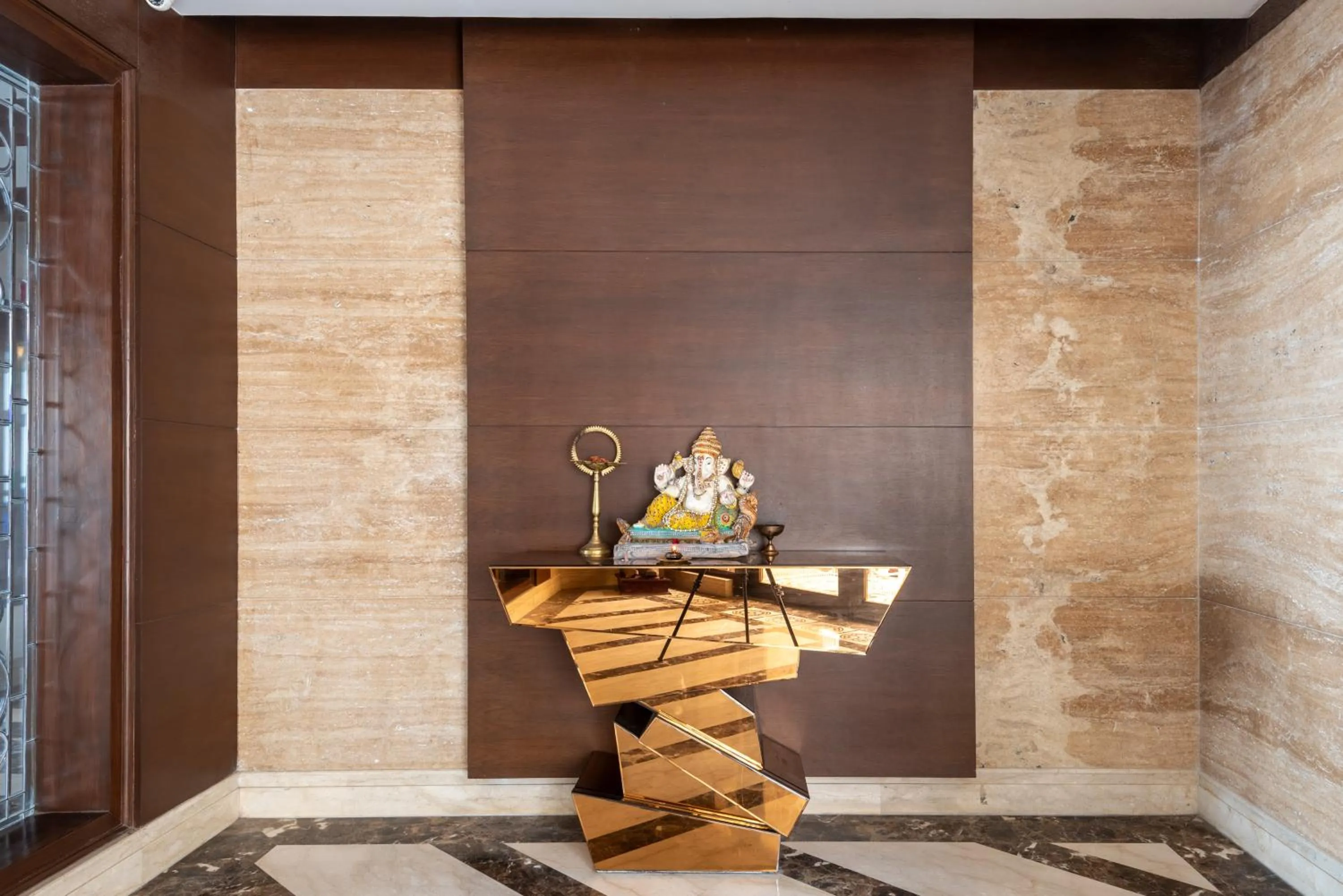 Lawrence Solitaire Resort, Mall road, Mussoorie