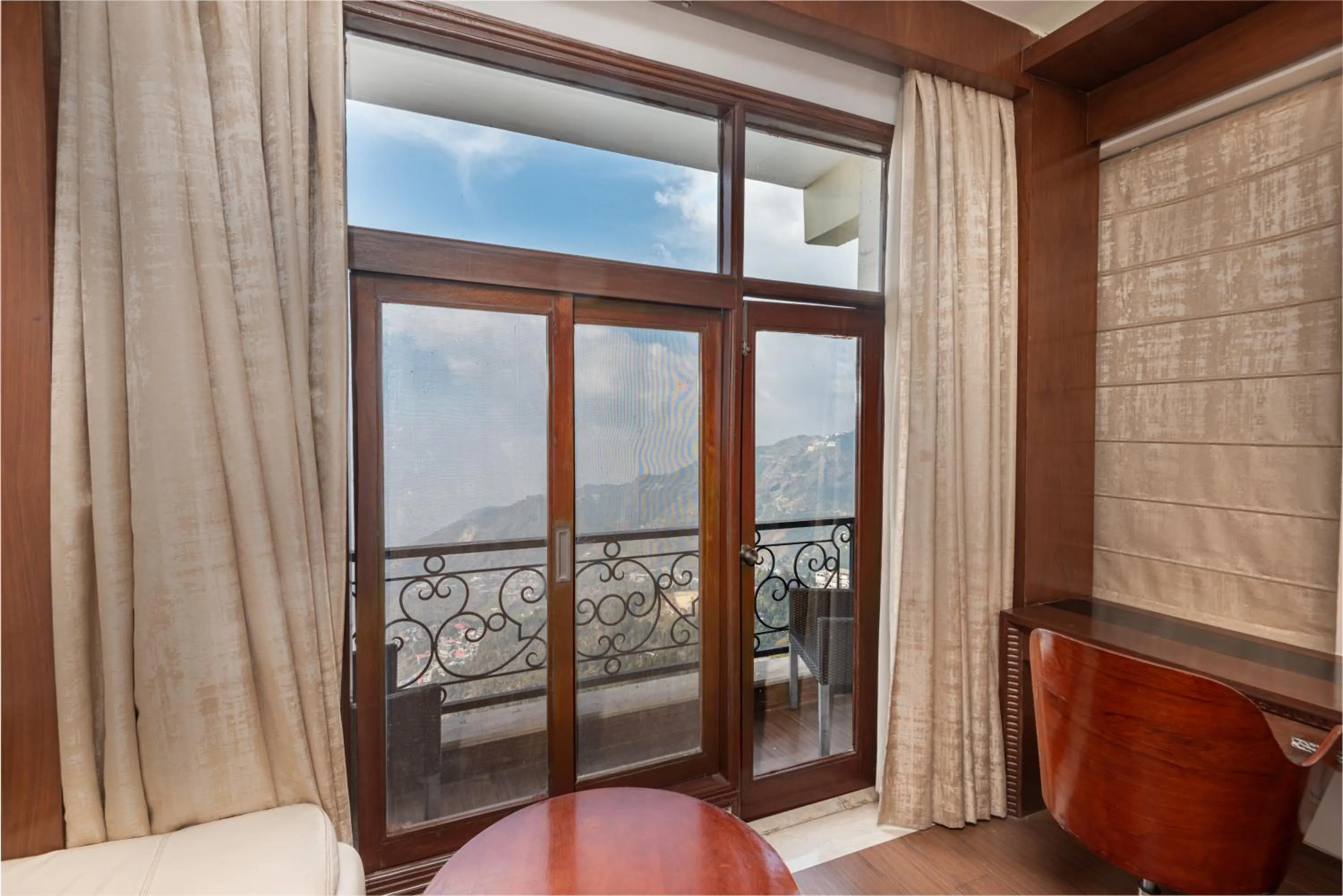 Lawrence Solitaire Resort, Mall road, Mussoorie