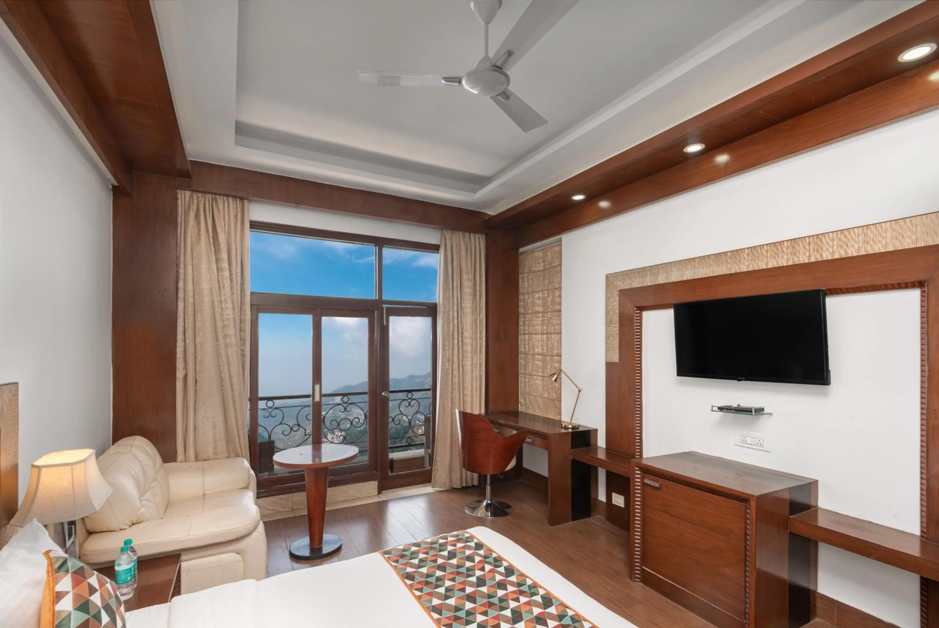 Lawrence Solitaire Resort, Mall road, Mussoorie