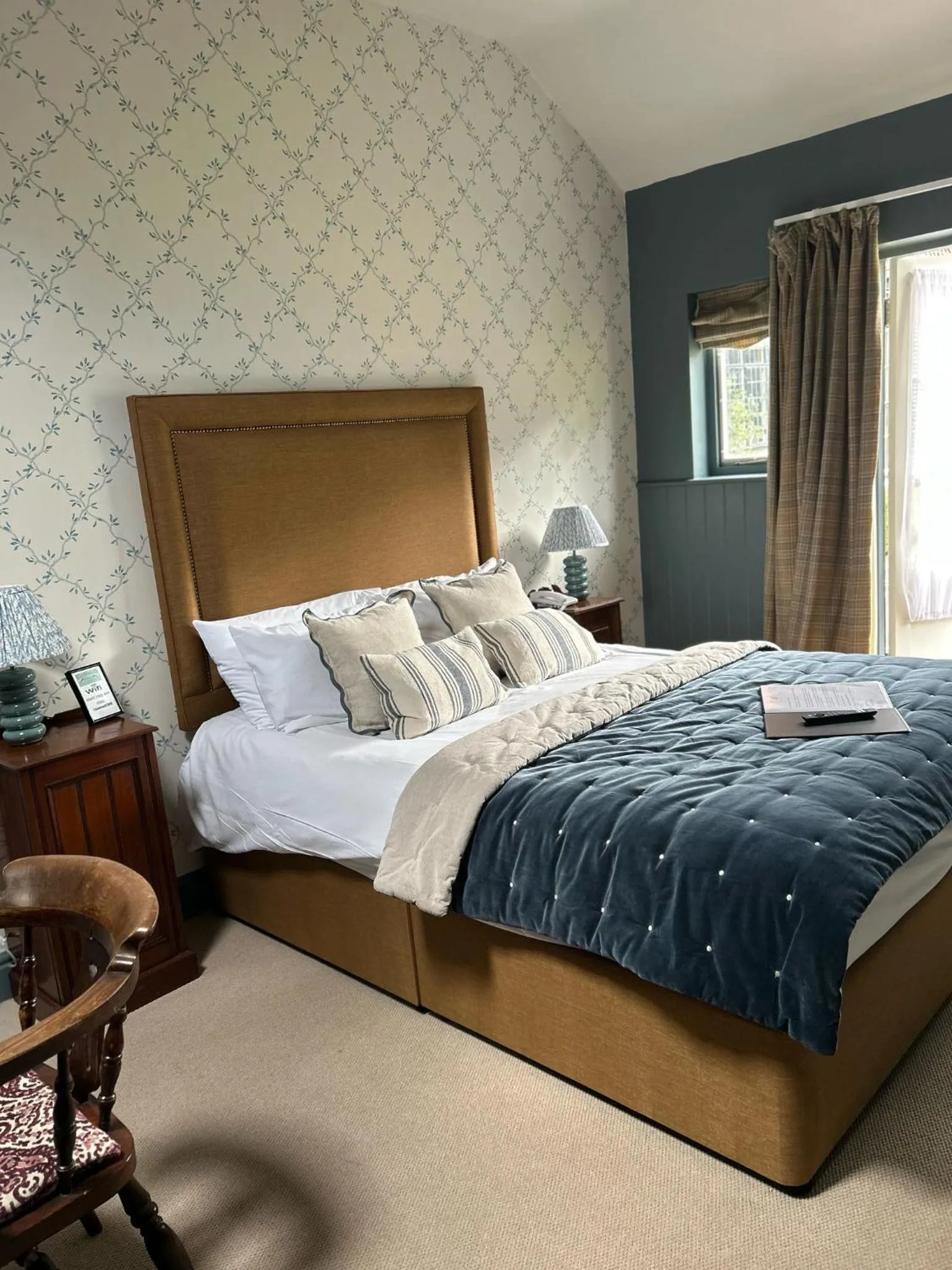 Bedroom, Bed in Ravenwood Hall Hotel