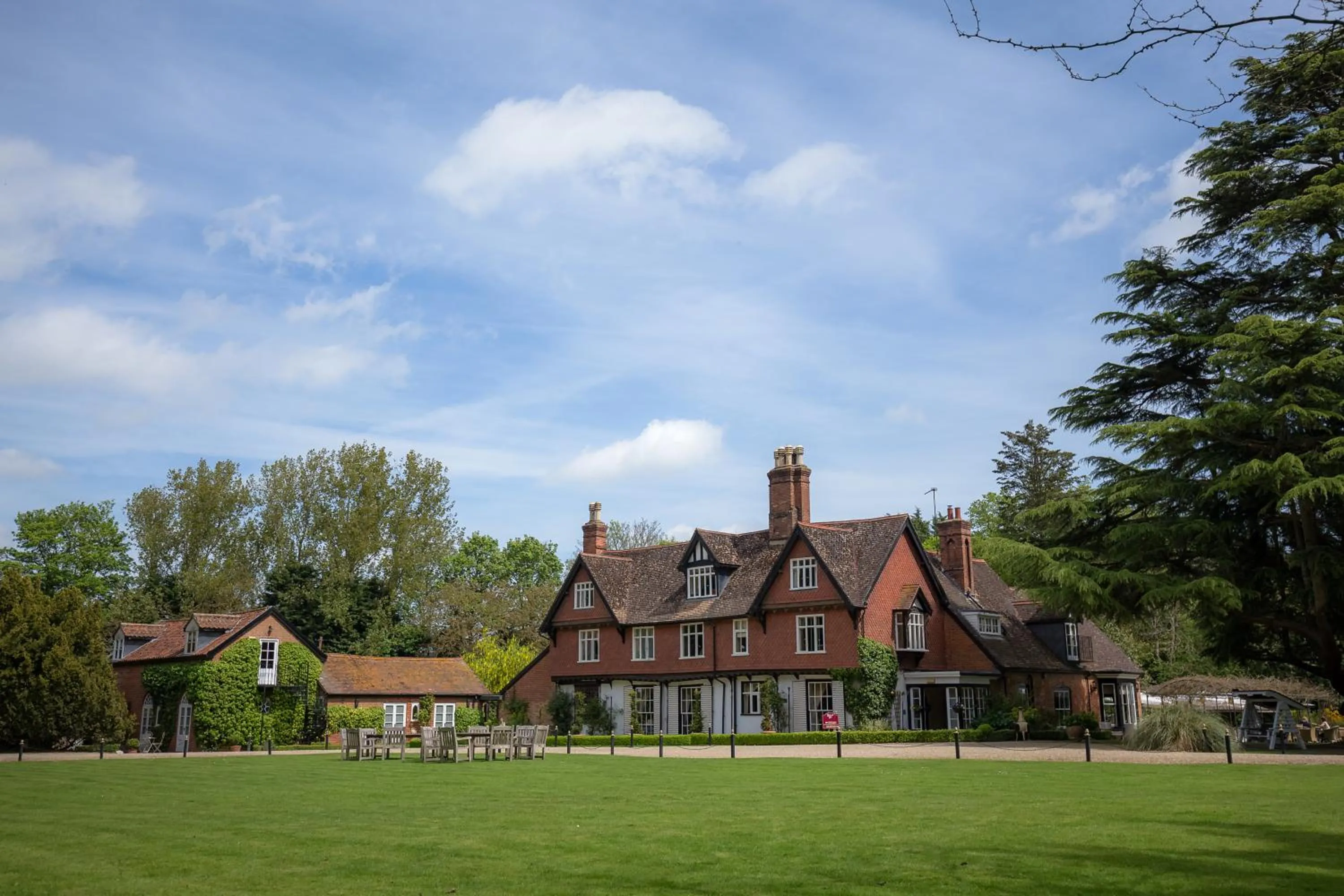Facade/entrance in Ravenwood Hall Hotel