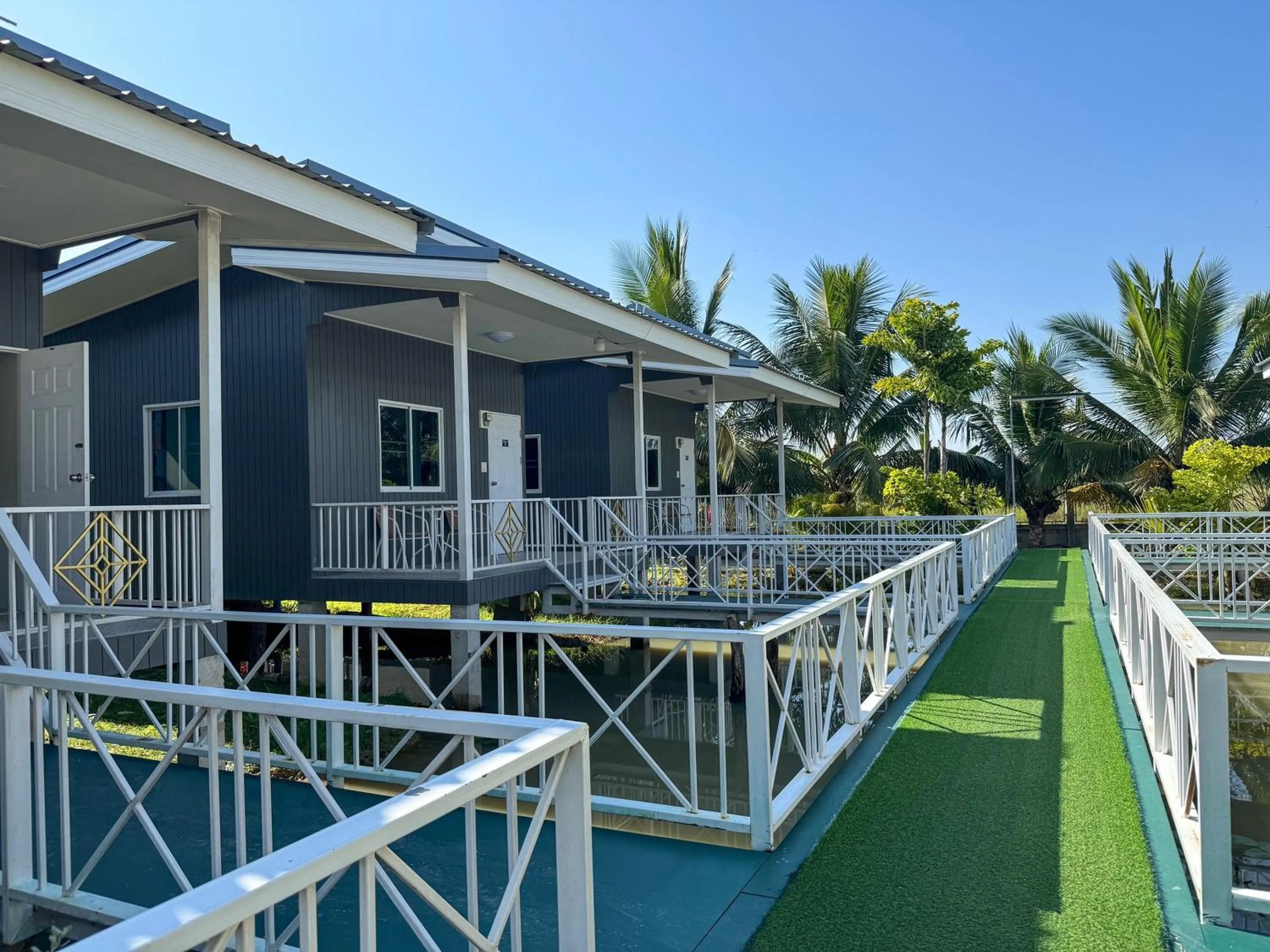 Property building in Jira Hotel