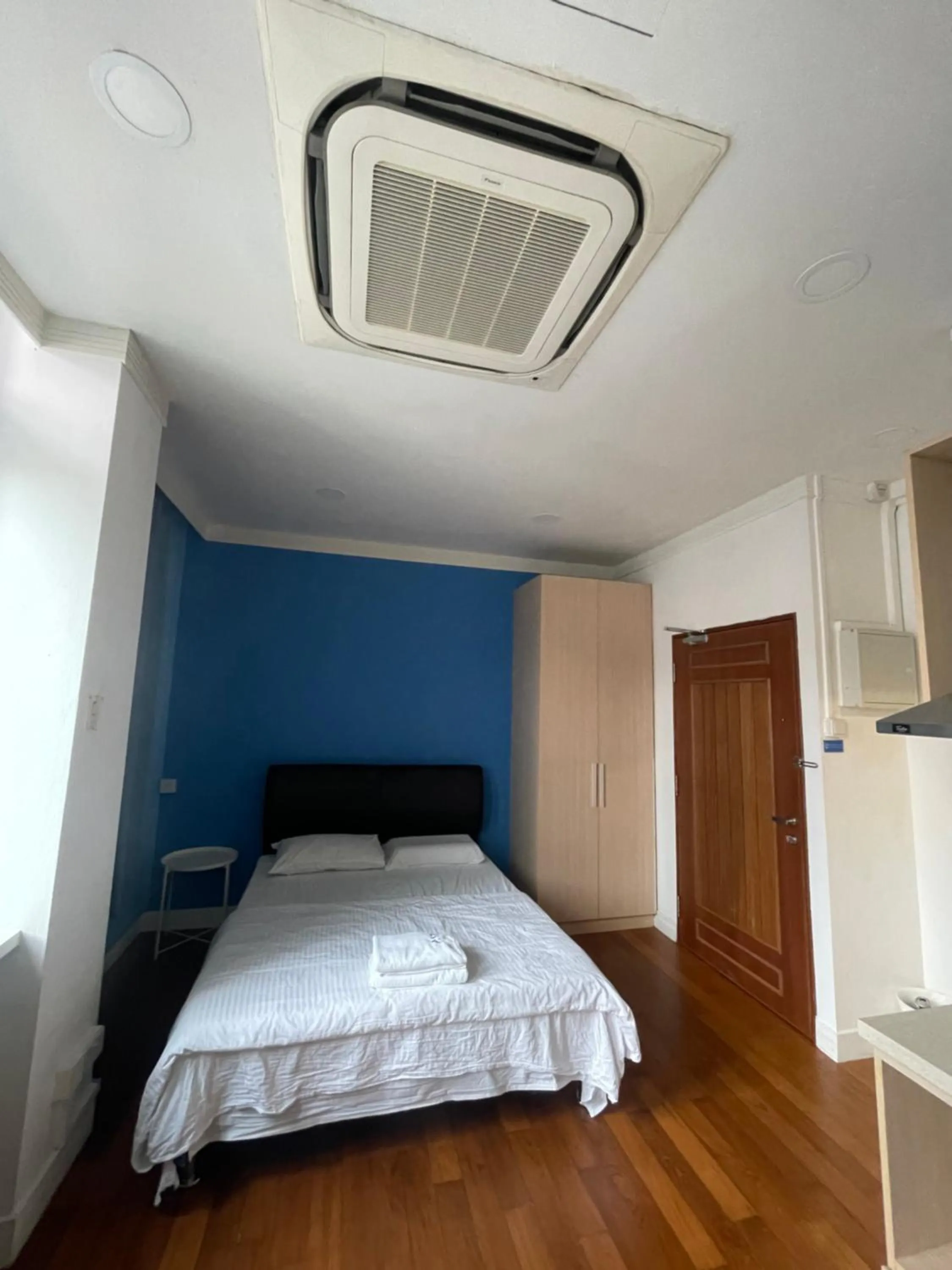 Bed in 36 club st residence