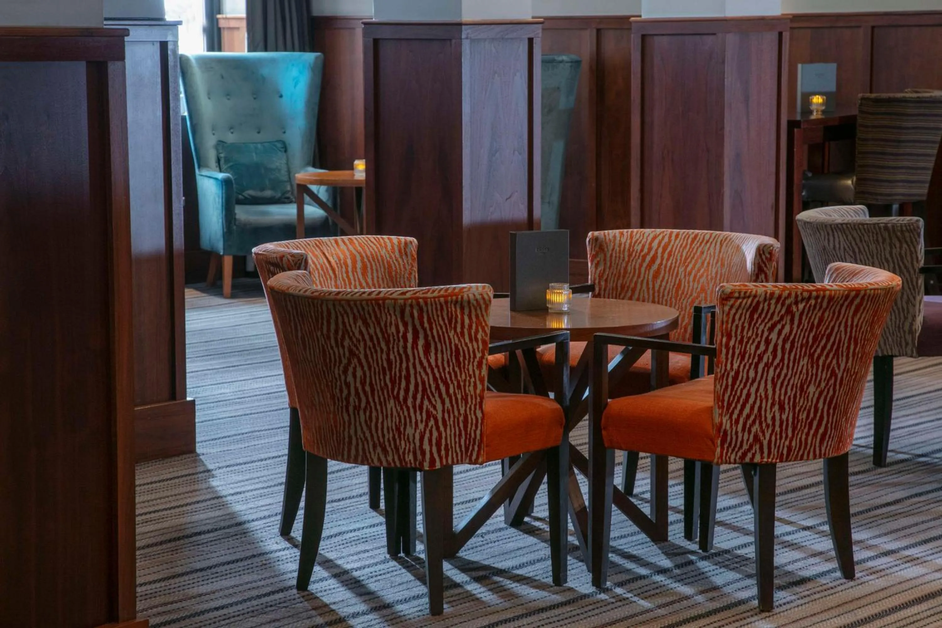 Lounge or bar in DoubleTree by Hilton Stratford-upon-Avon, United Kingdom