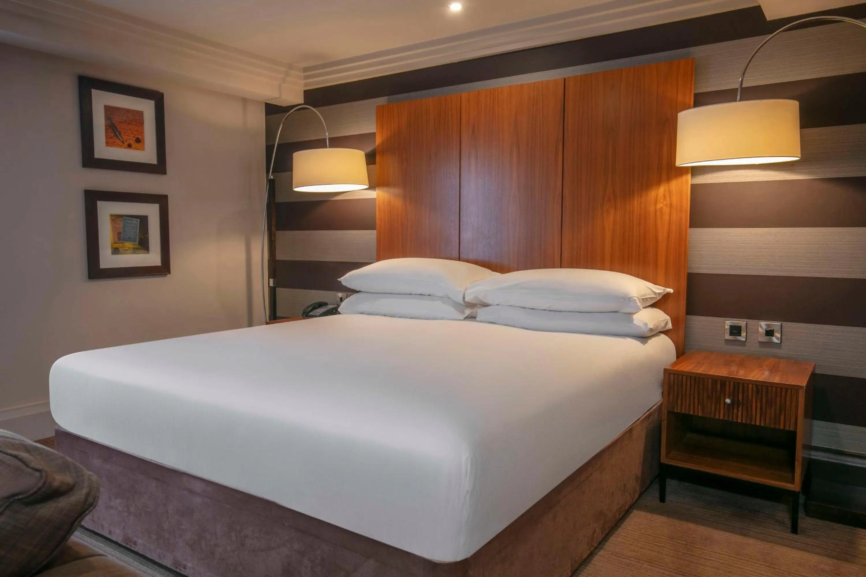 Bed in DoubleTree by Hilton Stratford-upon-Avon, United Kingdom