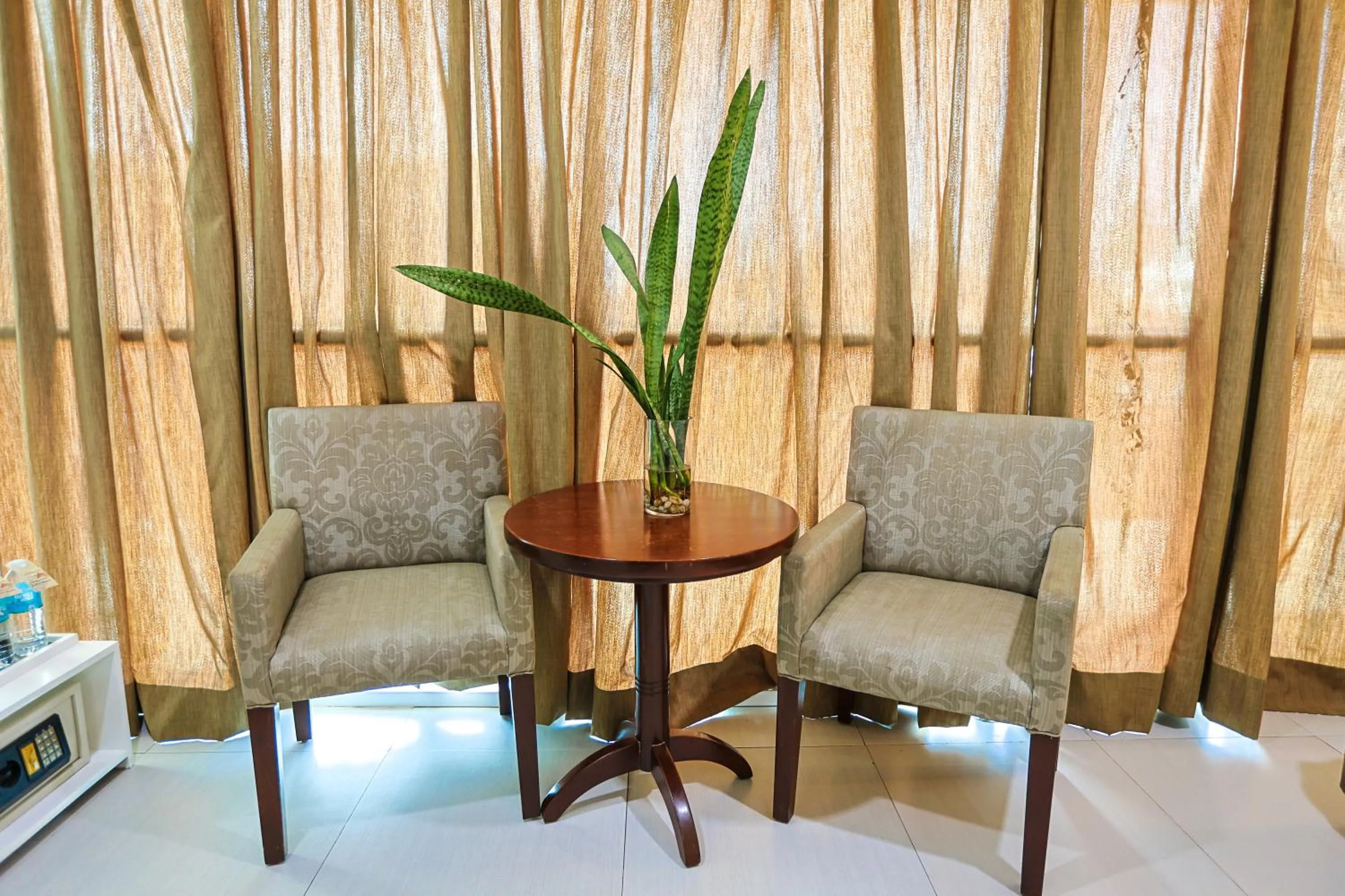 Bedroom in Holiday Suites Business District - formerly Empire Suites Hotel