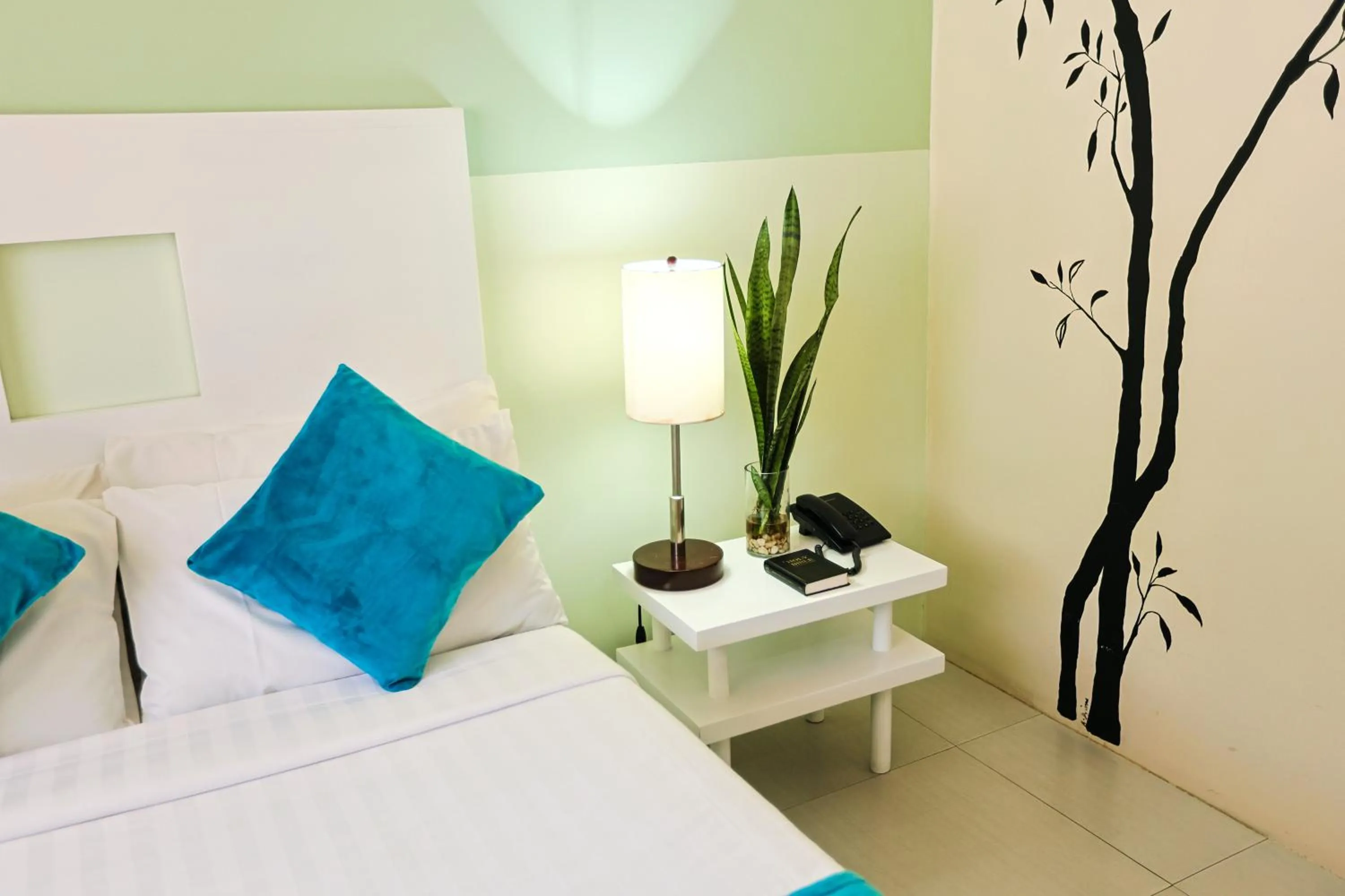 Bedroom, Bed in Holiday Suites Business District - formerly Empire Suites Hotel